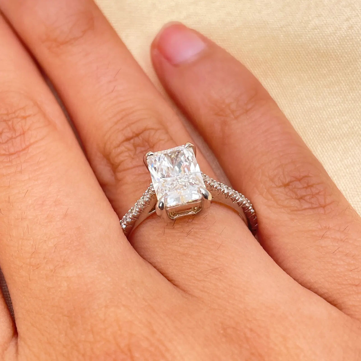 18ct White Gold 4-Claw Lab Grown Radiant Diamond Engagement Ring 2.28ct GIA Diamond Ring