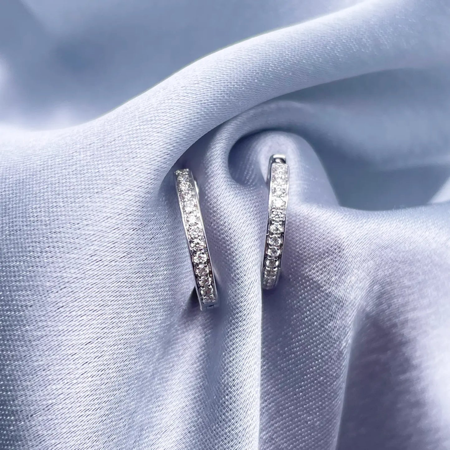 18ct White Gold Natural Diamond Pair of Hoop Huggies Earrings 0.22ct