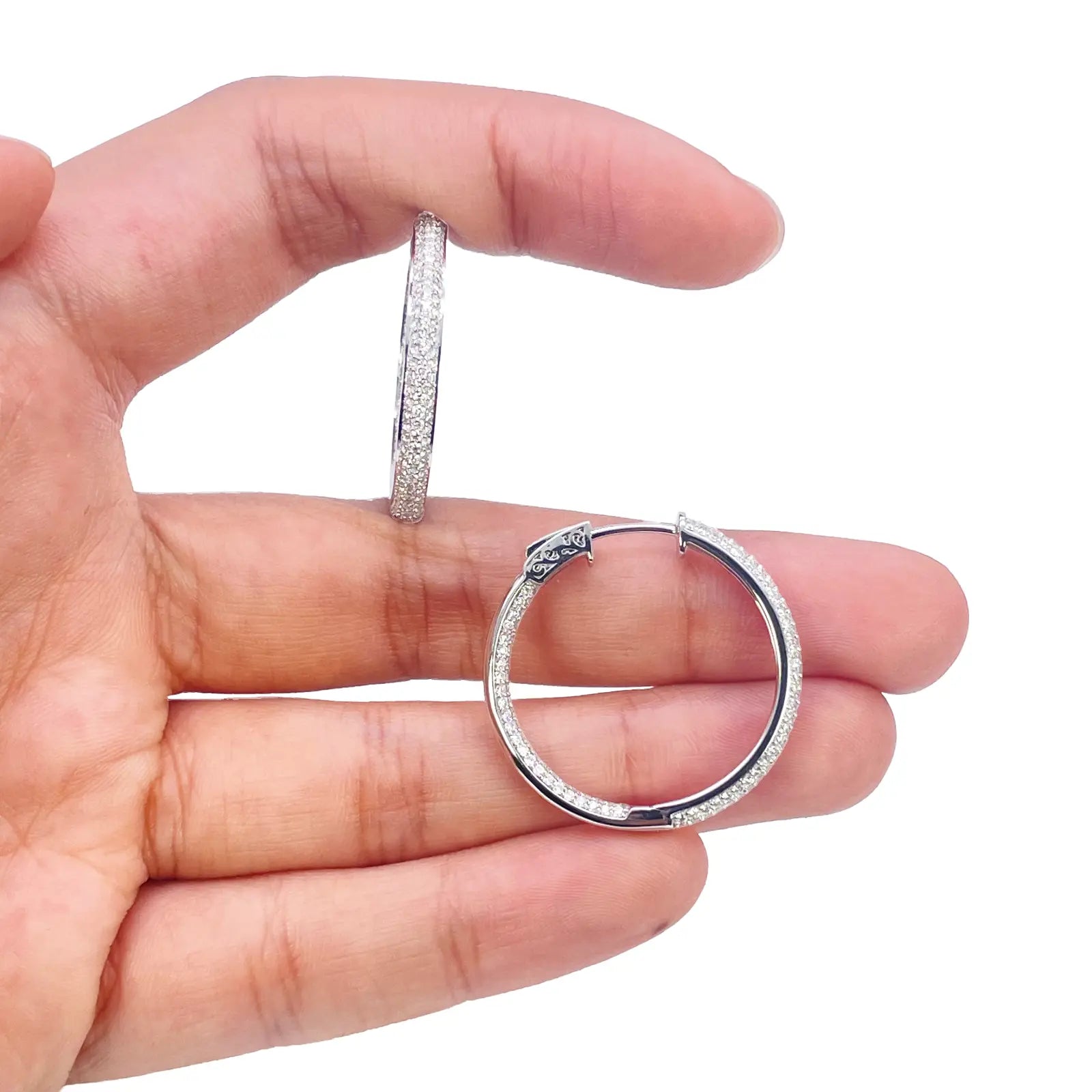 18ct Gold Diamond Hoops 1.55ct Natural Diamond Huggies Earrings 22.5mm Diameter 