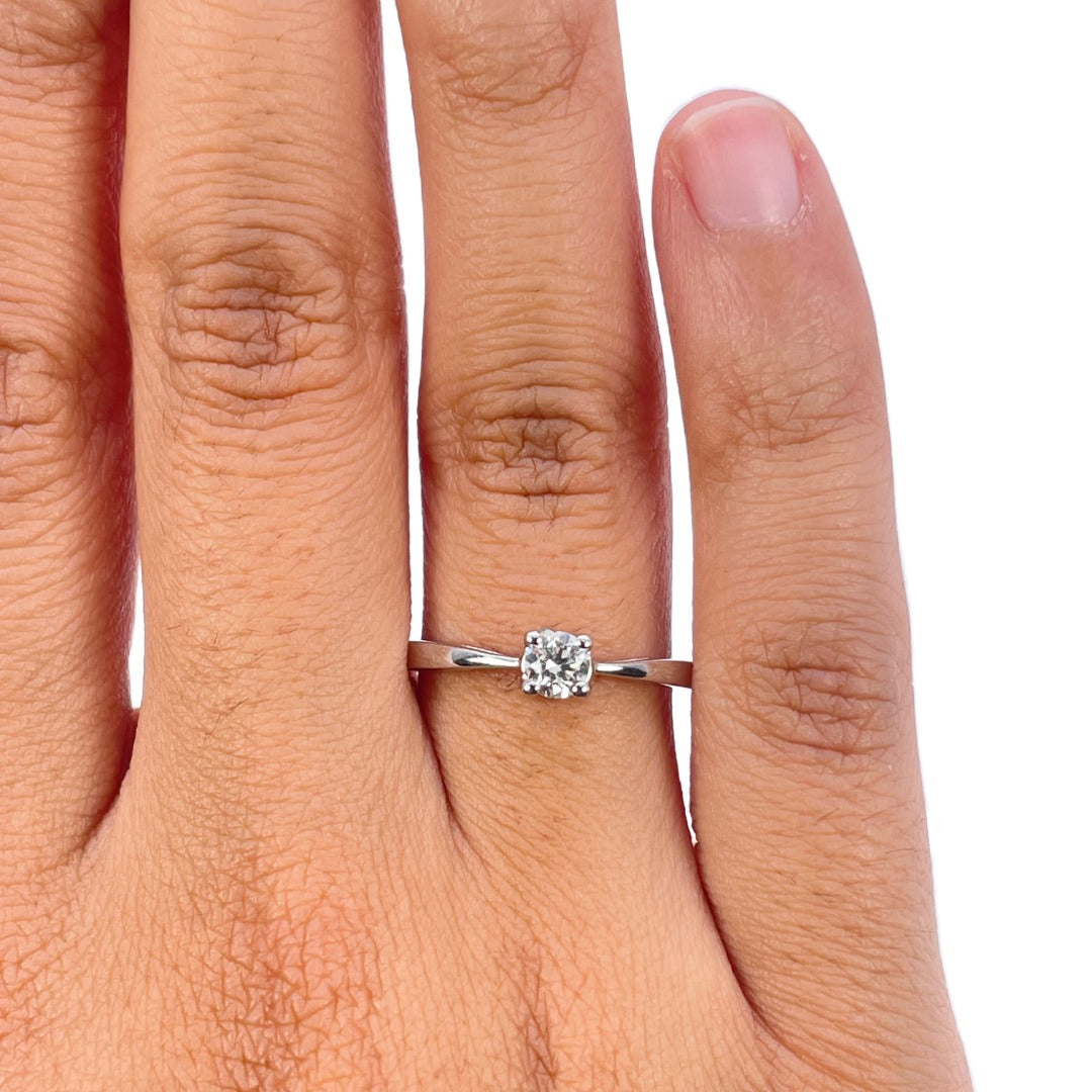 Close-up of 0.25ct round brilliant diamond in 18ct white gold four claw setting