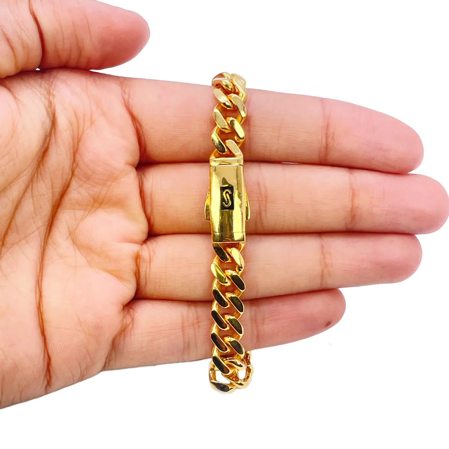 22ct Gold Cuban Bracelet Curb Link Lightweight 8 Inches 7.6mm Wide 