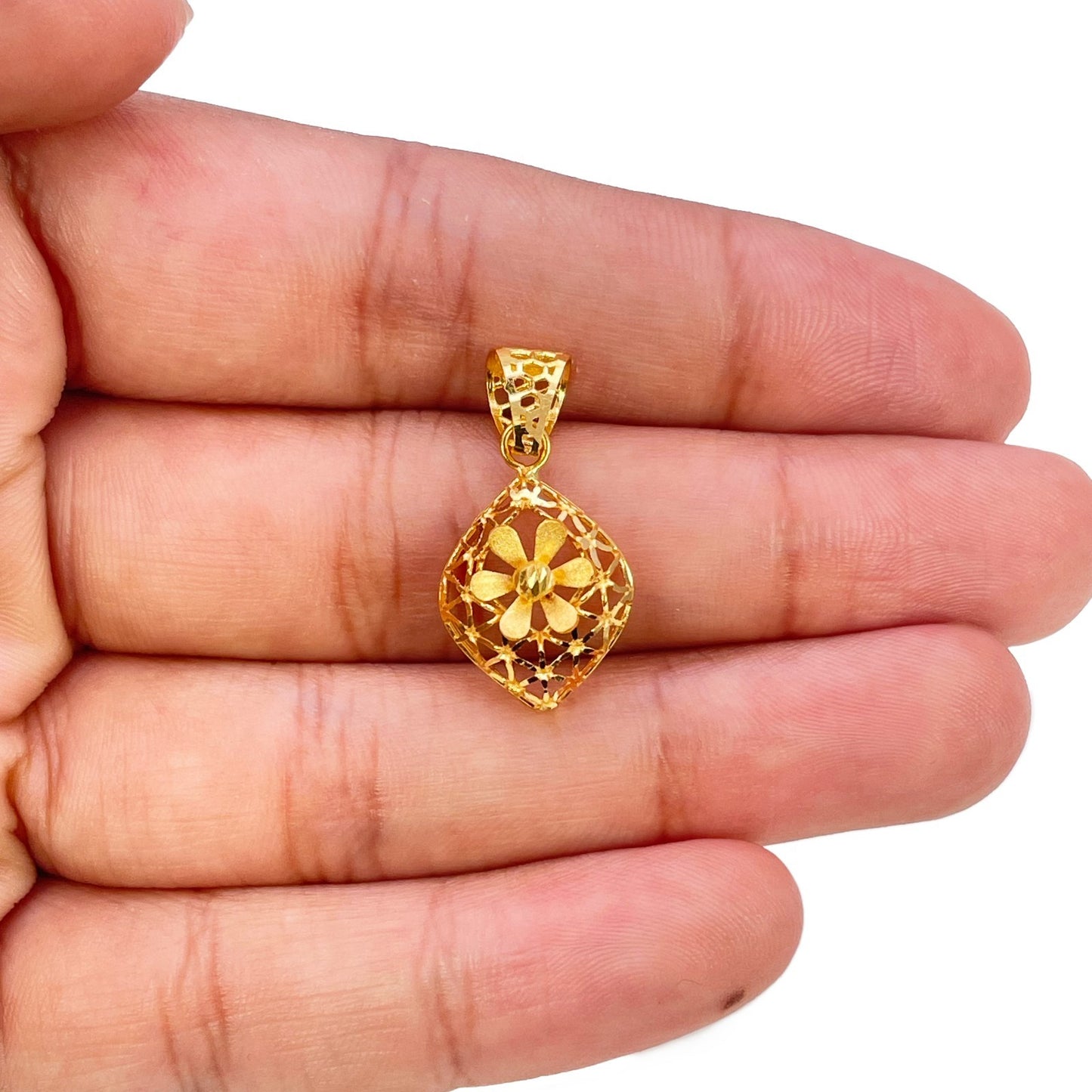 22ct Yellow Gold Diamond Cut Geometric Mesh Rhombus Daisy Pendant