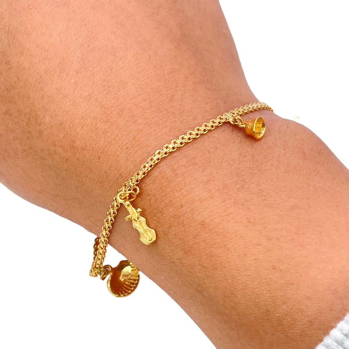 22ct Gold Multi Charm Bracelet Round Link Chain Novelty Charms